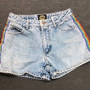 SOLD🍀 Light wash rainbow denim shorts